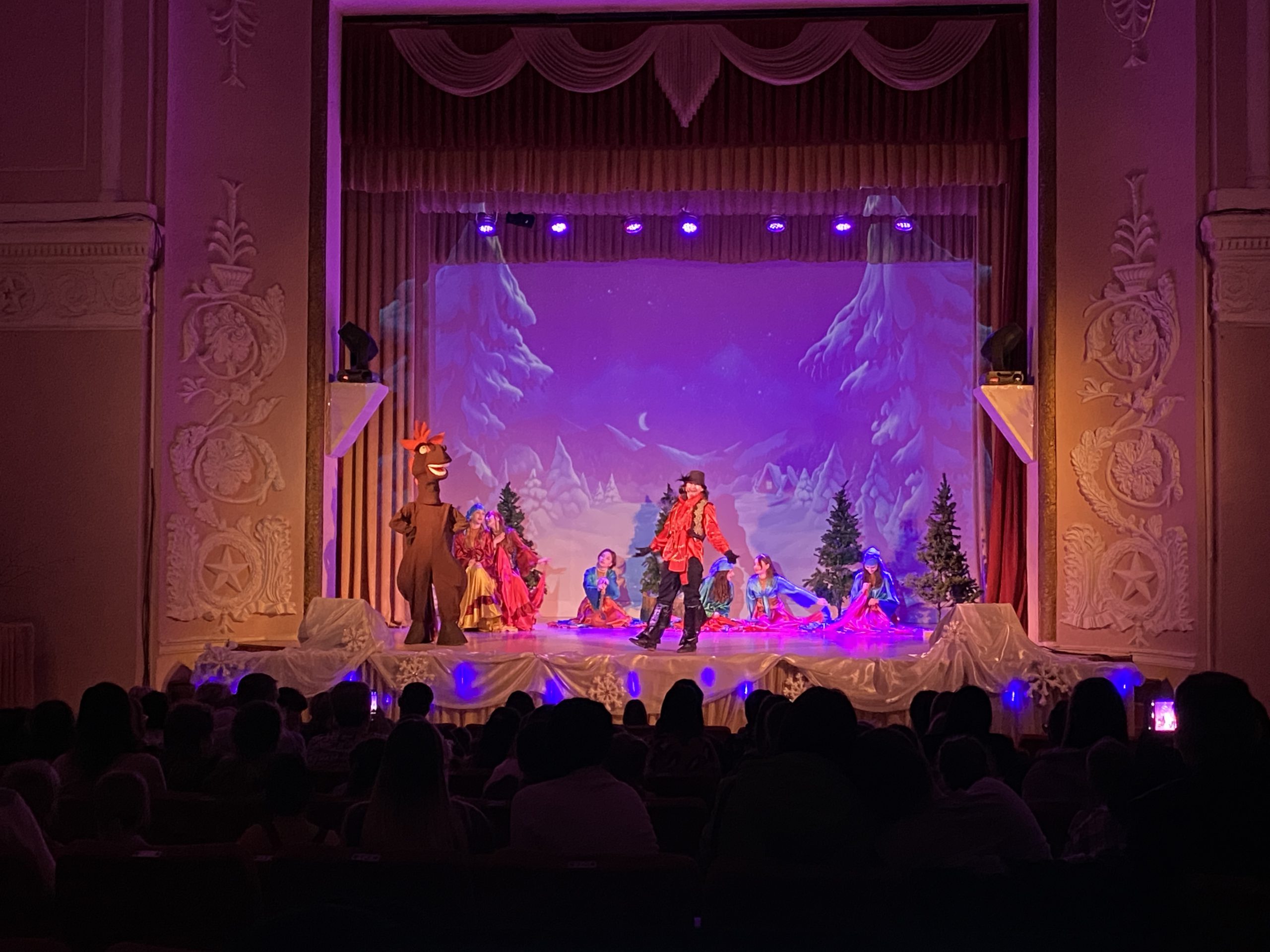 Новогодние спектакли для детей с большим успехом состоялись в МБУК «ГЦК»